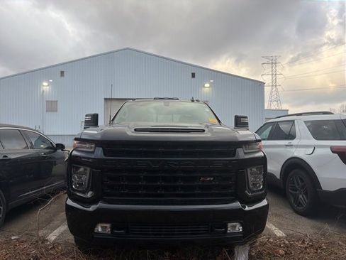 Used 2022 Chevrolet Silverado 2500 LT w/ Midnight Edition image 3