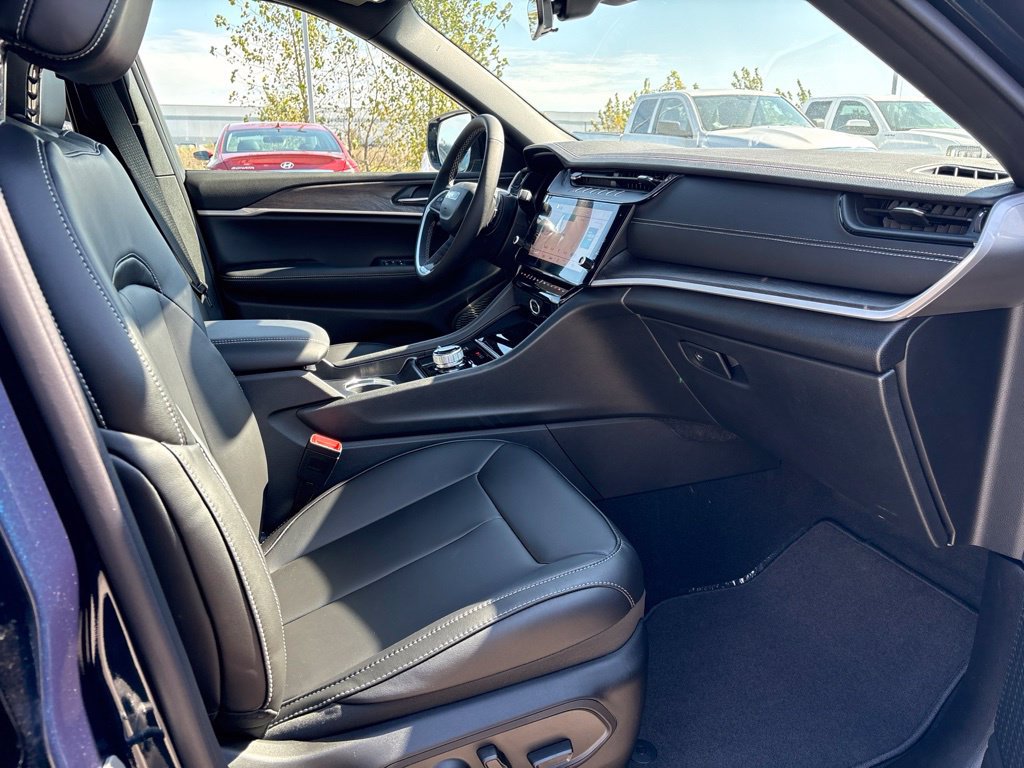 New 2027 Jeep Grand Cherokee Limited AWD/4WD image 24