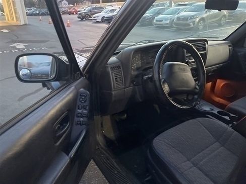 Used 2000 Jeep Cherokee Classic image 4