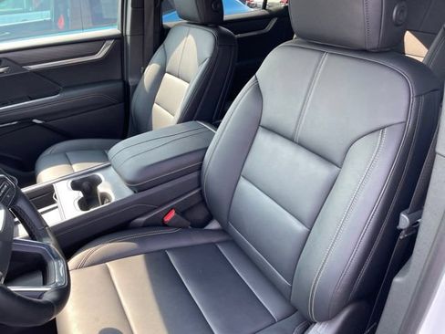 Used 2026 GMC Acadia Elevation w/ Elevation Premium Package FWD image 5