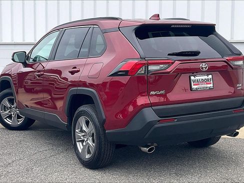 Used 2025 Toyota RAV4 XLE AWD/4WD image 15