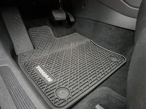 Used 2021 Volkswagen Tiguan S image 17