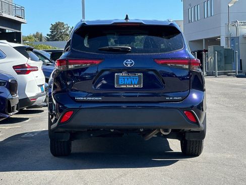 Used 2022 Toyota Highlander XLE AWD/4WD image 10