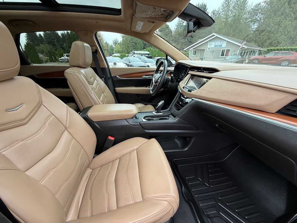 Used 2017 Cadillac XT5 Platinum AWD/4WD image 20