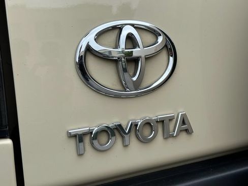 Used 2010 Toyota FJ Cruiser 4WD image 14