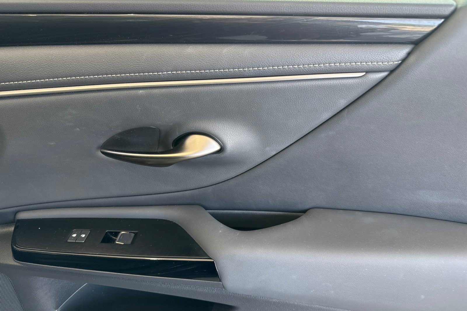 Certified 2023 Lexus ES 350 w/ Accessory Package (Z2) FWD image 21