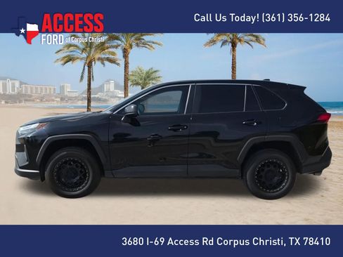 Used 2023 Toyota RAV4 LE FWD image 5