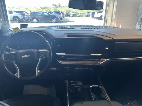 Used 2023 Chevrolet Silverado 1500 LT w/ Z71 Off-Road Package AWD/4WD image 18