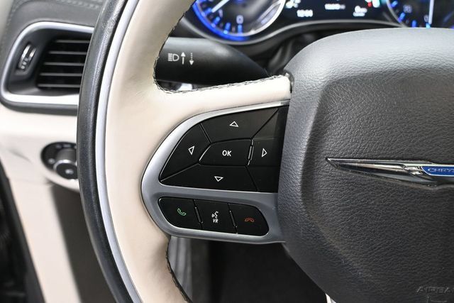 Used 2018 Chrysler Pacifica Limited FWD image 22