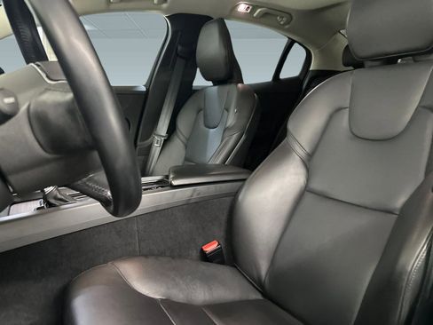 Used 2021 Volvo S60 T5 Momentum image 23