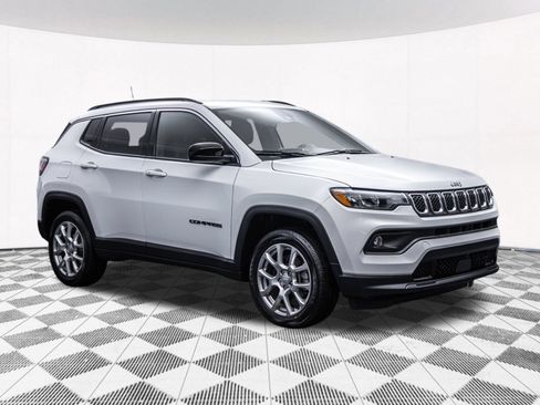 Used 2023 Jeep Compass Latitude AWD/4WD image 14