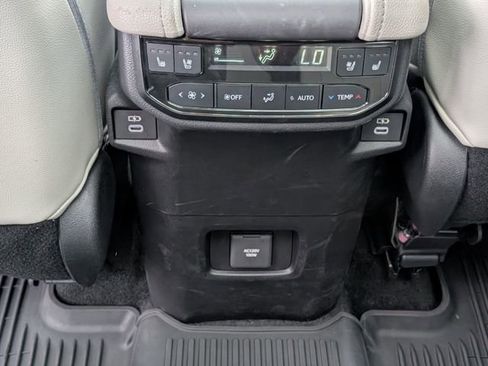 Used 2025 Toyota Grand Highlander AWD image 17