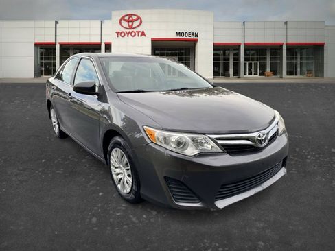 Used 2014 Toyota Camry FWD image 3