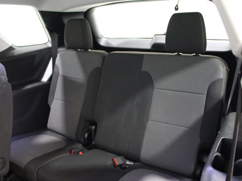 Used 2021 Chevrolet Traverse LT FWD image 22