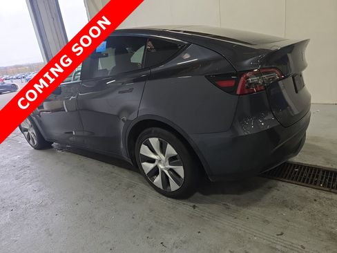 Used 2021 Tesla Model Y Long Range image 3