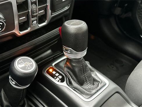 Certified 2022 Jeep Gladiator Willys image 5