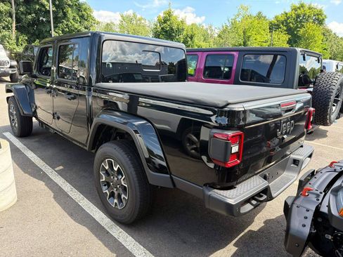 New 2026 Jeep Gladiator Sport AWD/4WD image 3