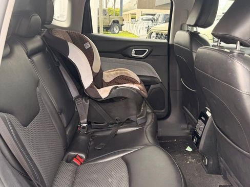 Used 2022 Jeep Compass Latitude image 9