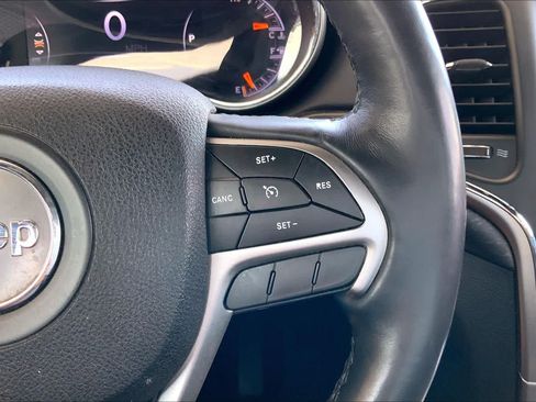 Used 2018 Jeep Grand Cherokee Altitude RWD image 23