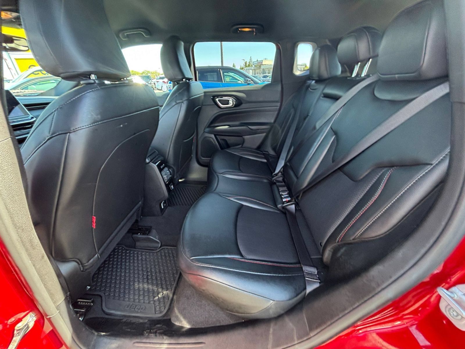 Used 2025 Jeep Compass Trailhawk AWD/4WD image 24