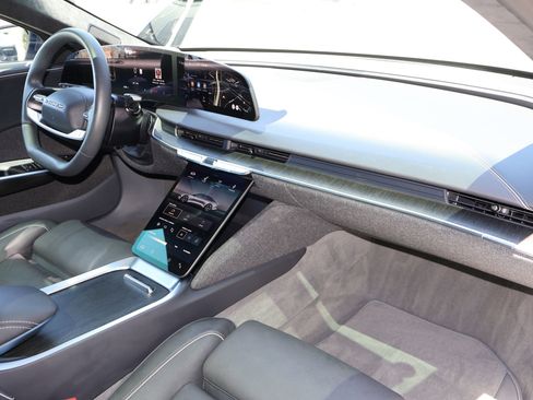 Used 2024 Lucid Air Touring AWD/4WD image 28