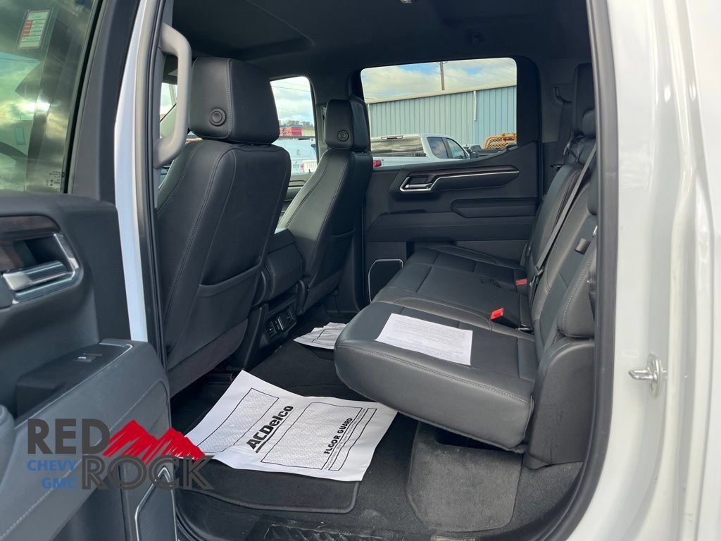 Used 2025 GMC Sierra 1500 SLT AWD/4WD image 11