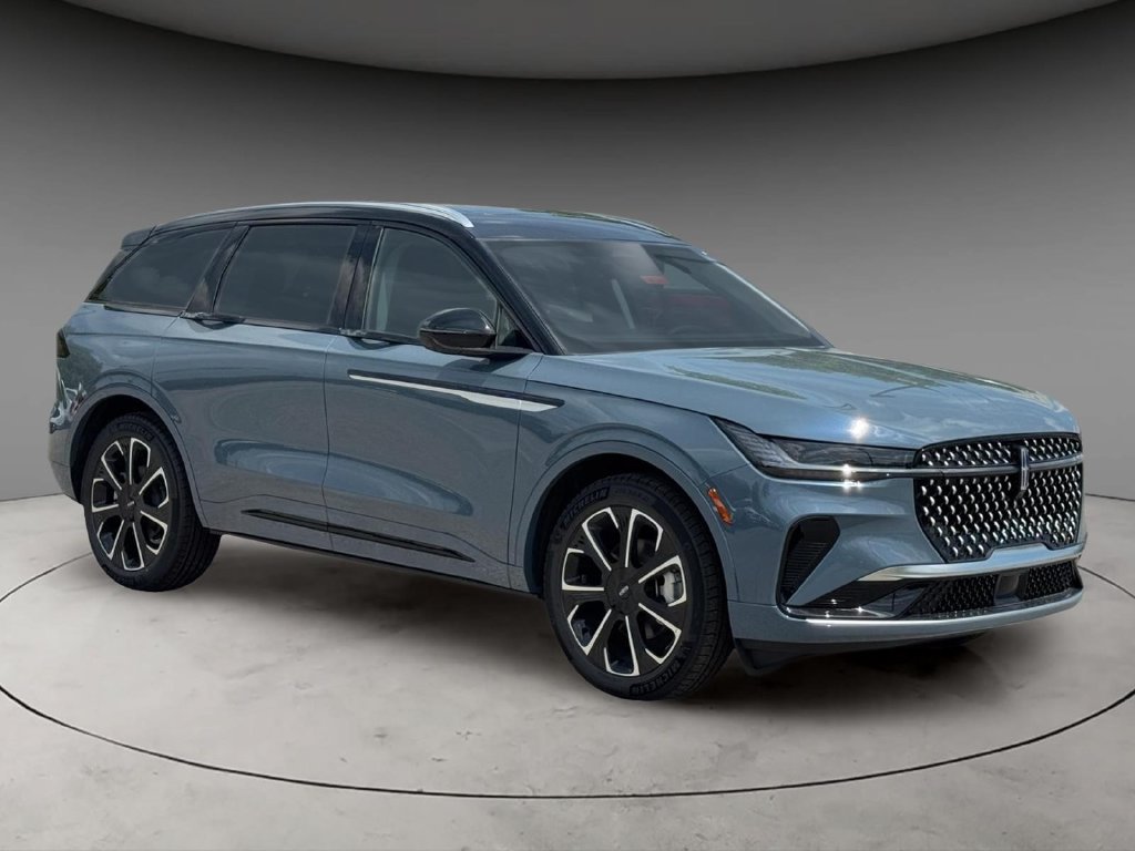 New 2026 Lincoln Nautilus Reserve AWD/4WD image 3