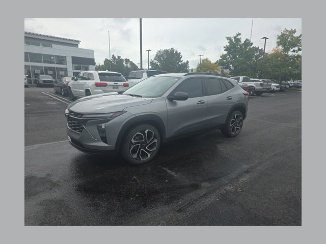 Used 2024 Chevrolet Trax RS w/ Sunroof Package FWD image 1