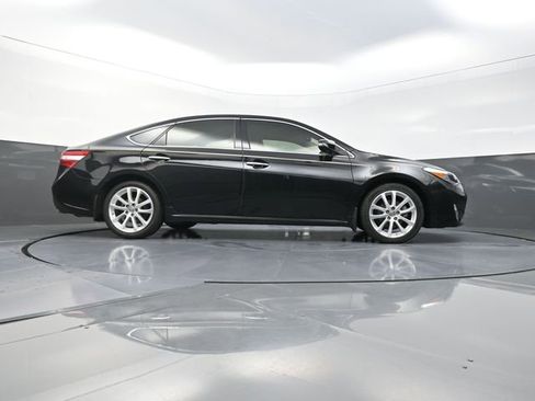 Used 2013 Toyota Avalon Limited image 37