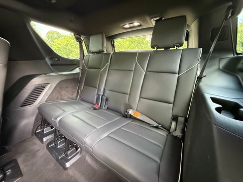 Used 2024 Cadillac Escalade Premium Luxury AWD/4WD image 31