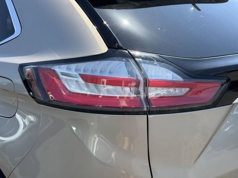 Used 2020 Ford Edge SEL w/ Convenience Package FWD image 11