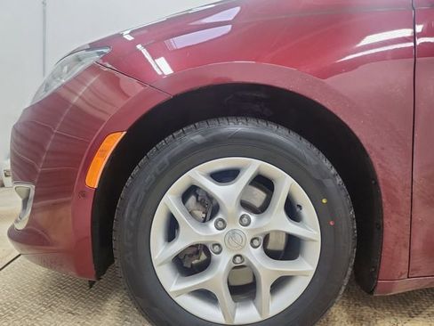 Used 2020 Chrysler Pacifica Touring-L Plus w/ Tire & Wheel Group image 19