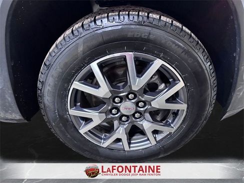 Used 2023 GMC Acadia SLT image 29