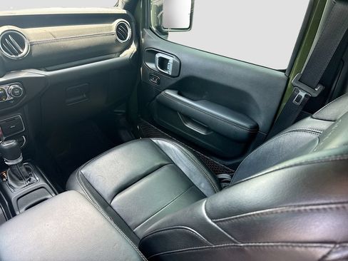 Used 2022 Jeep Wrangler Unlimited Sahara w/ Cold Weather Group AWD/4WD image 26