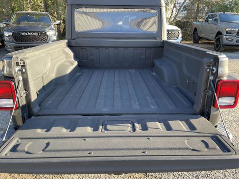 Certified 2021 Jeep Gladiator Sport image 34