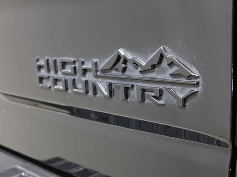 Used 2024 Chevrolet Silverado 2500 High Country w/ High Country Premium Package AWD/4WD image 16