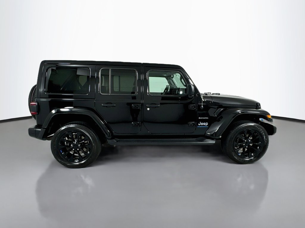 Used 2023 Jeep Wrangler Unlimited Sahara w/ Cold Weather Group AWD/4WD image 9