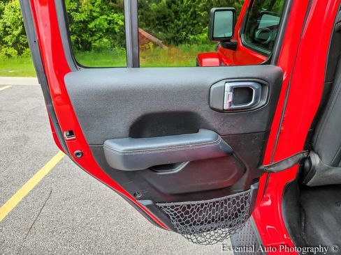 Used 2020 Jeep Wrangler Unlimited Sahara AWD/4WD image 23