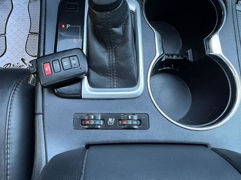 Used 2016 Toyota Highlander Limited w/ Driver Technology Package image 27