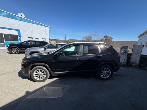 Used 2020 Jeep Cherokee Latitude image 2