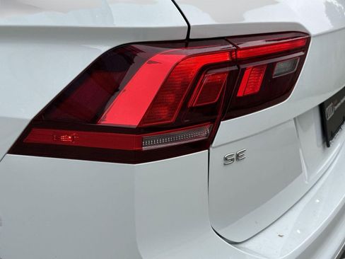 Used 2024 Volkswagen Tiguan SE image 11