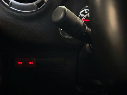 Used 2017 Jeep Wrangler Unlimited Rubicon AWD/4WD image 15