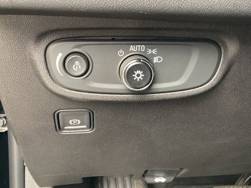 Used 2023 GMC Terrain SLE w/ Driver Convenience Package AWD/4WD image 32