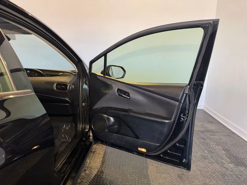 Used 2022 Toyota Prius AWD image 19
