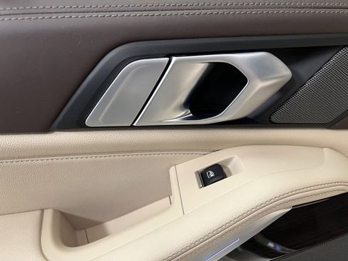 Used 2019 BMW X5 xDrive40i w/ M Sport Package image 41