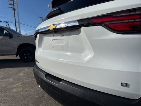 Used 2022 Chevrolet Traverse LT image 32