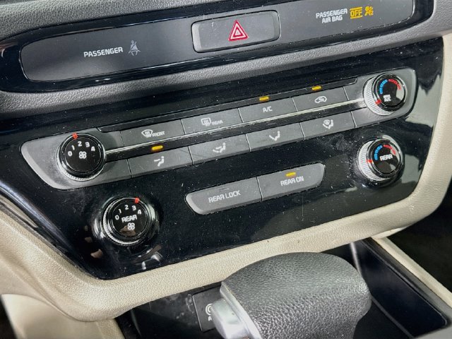 Used 2021 Kia Sedona LX FWD image 16