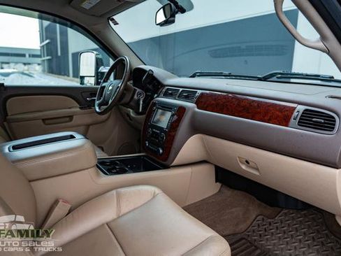 Used 2014 Chevrolet Silverado 2500 LTZ w/ LTZ Plus Package image 26