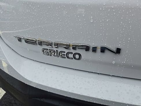 Used 2023 GMC Terrain SLE FWD image 9