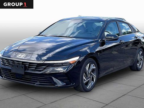 Used 2025 Hyundai Elantra Limited FWD image 1
